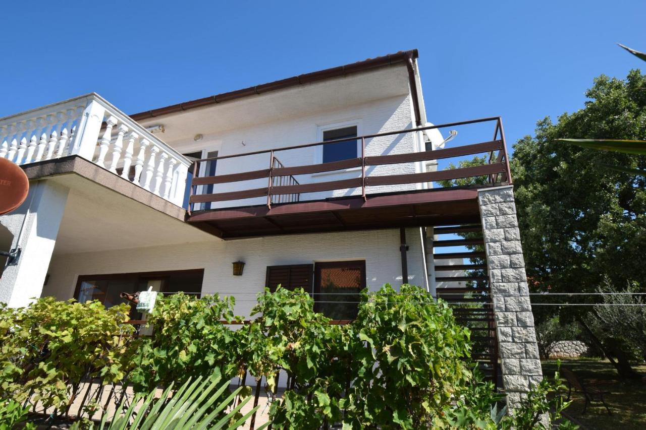 Apartments Adriana Omisalj Exterior photo